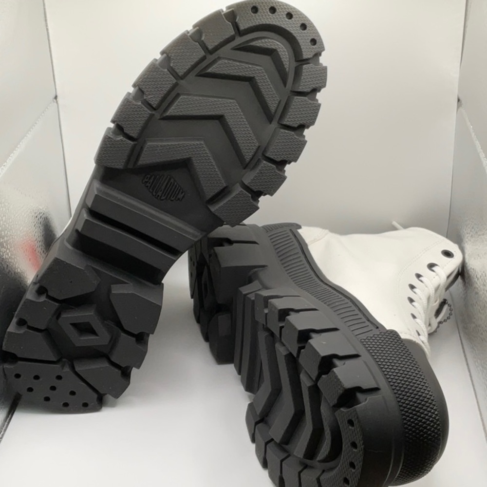 Palladium New in Box White and Black High-Top Sneakers with Chunky Sole, Size 8 - Picture 4 of 5